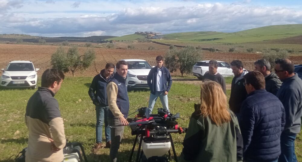 El campo extremeño se digitaliza: 60 agricultores y técnicos se forman agricultura de precisión con drones