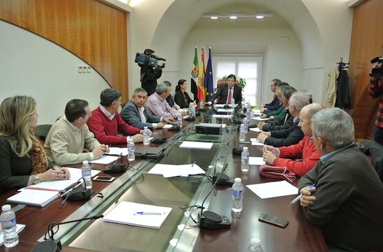 Cooperativas propone al presidente de la Junta un Plan de Integración Cooperativa y un Comité de Cooperativismo