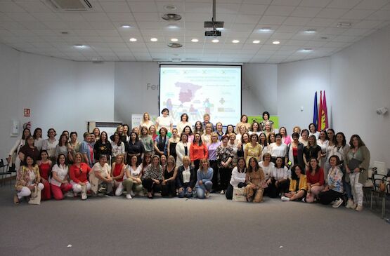 Mujeres cooperativistas buscan sinergias para fomentar la presencia femenina en el sector agroalimentario