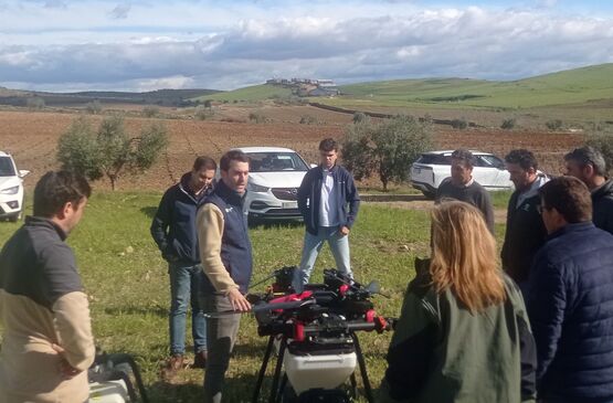 El campo extremeño se digitaliza: 60 agricultores y técnicos se forman agricultura de precisión con drones