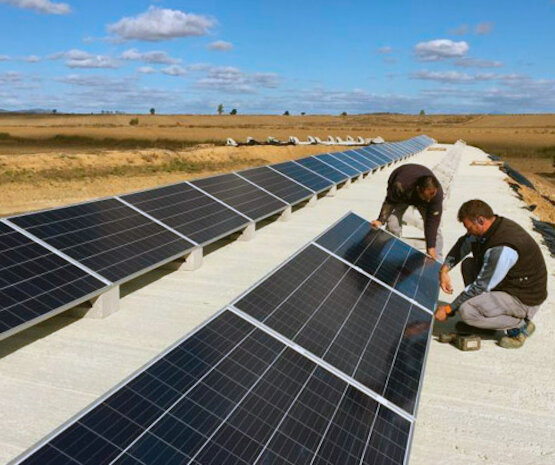 ACOPAEX inicia la primera instalación fotovoltaica para mejorar el riego