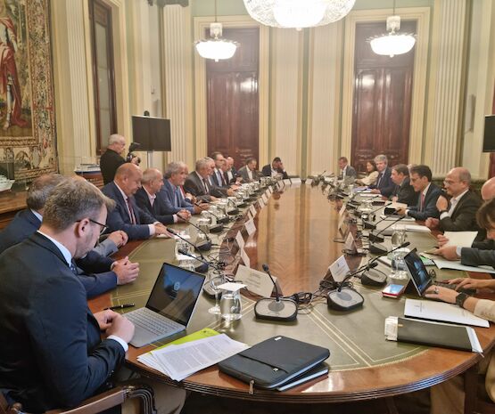 Cooperativas Agro-alimentarias analiza con el Ministro la compleja situación económica del sector y el papel clave que juega el cooperativismo agroalimentario