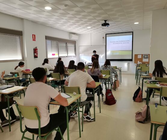 ODS 4: Cooperativas Extremadura imparte formación en economía social a cientos de estudiantes de la región