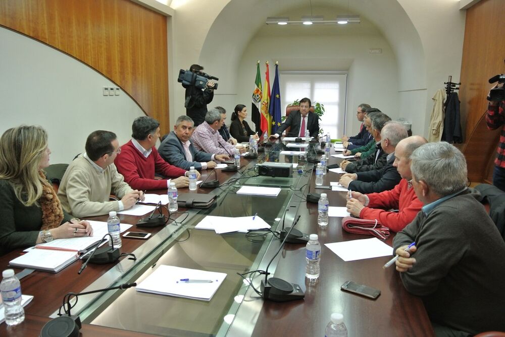 Cooperativas propone al presidente de la Junta un Plan de Integración Cooperativa y un Comité de Cooperativismo