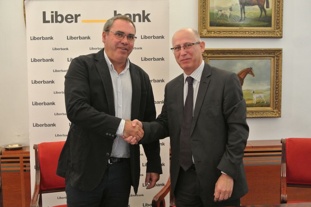 Liberbank y Cooperativas Extremadura ofrecen financiación para paliar los problemas de la sequía