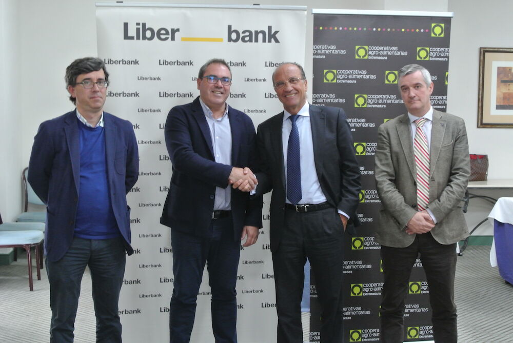 Liberbank y Cooperativas Extremadura renuevan su acuerdo de colaboración
