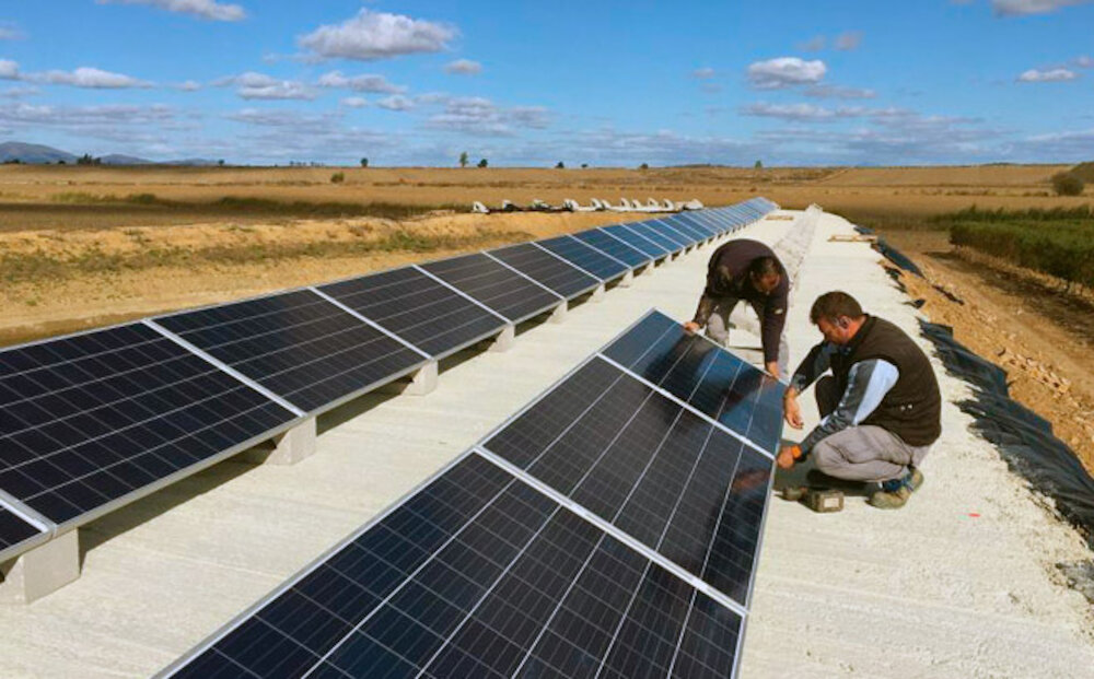 ACOPAEX inicia la primera instalación fotovoltaica para mejorar el riego