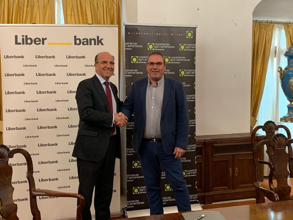 Liberbank y Cooperativas Extremadura continúan su colaboración para respaldar al sector agroganadero de la región.