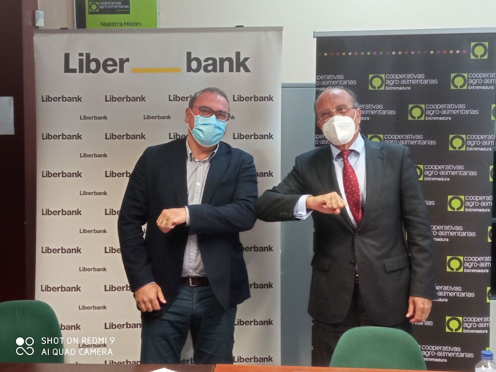 Cooperativas Extremadura y Liberbank colaboran para mejorar las condiciones financieras de agricultores y ganaderos extremeños