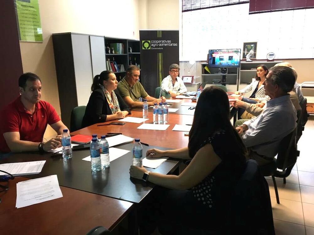 Cooperativas Agro-alimentarias Extremadura constituye un grupo de trabajo de frutos secos