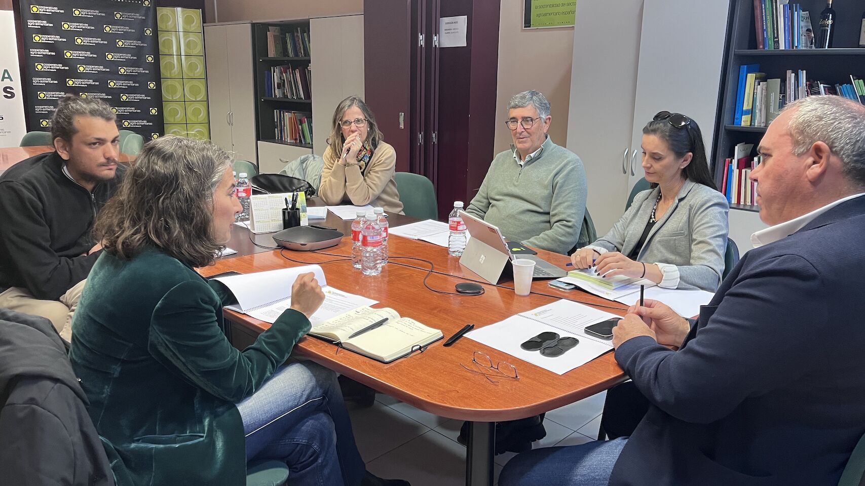 20251204 Reuniones con grupos parlamentarios ante elecciones autonómicas 21D